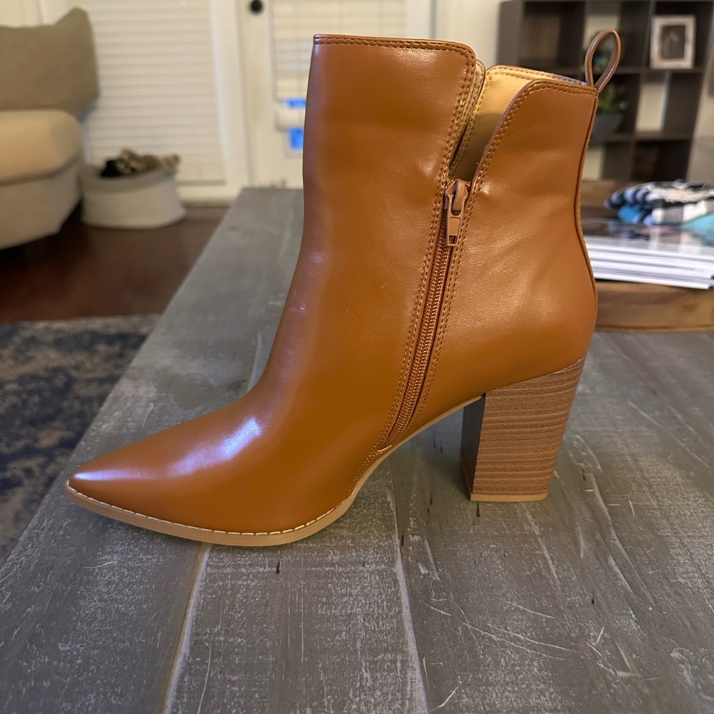 Tan Ankle Boots NEW IN BOX - Picture 3 of 7